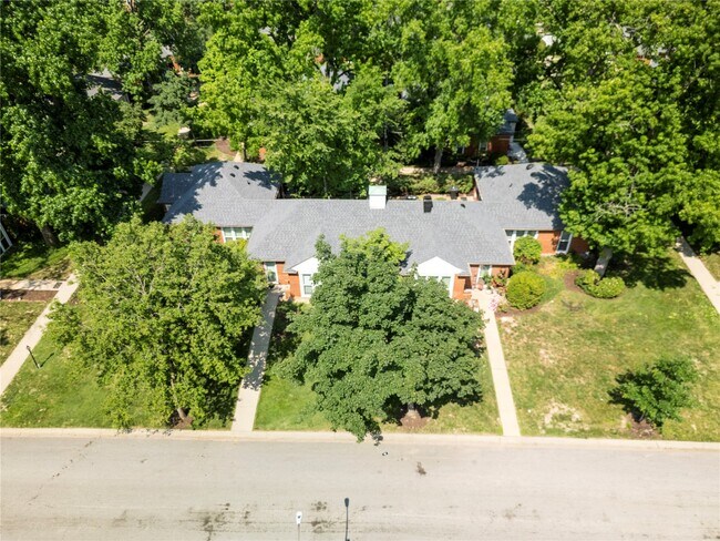 Building Photo - 725 Berick Dr