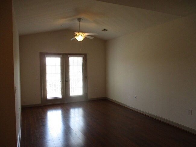 Building Photo - Beautiful 2 bedroom, 2 bath condo for rent!