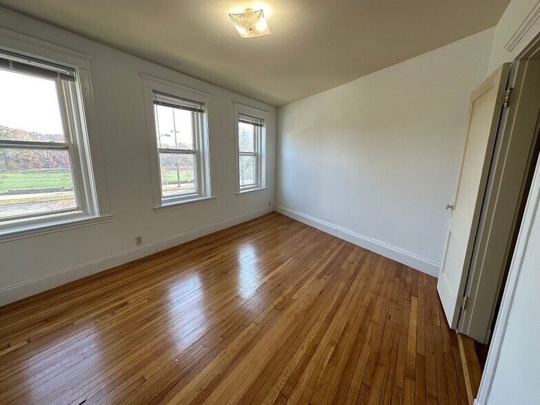 Building Photo - 20 Kilmarnock St