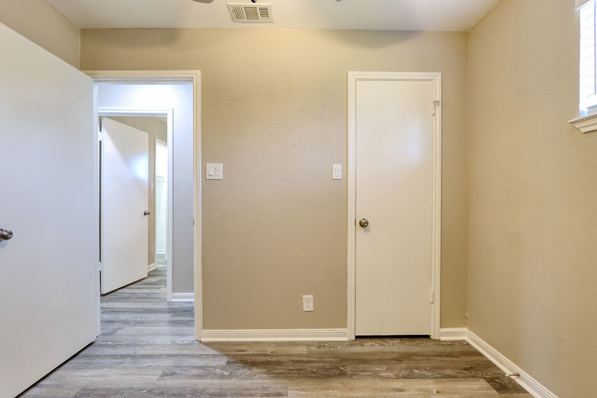 Building Photo - 2105 Interurban Blvd