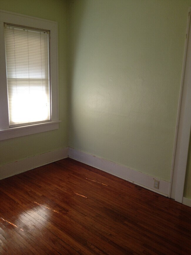 bed room - 1413 Ross St