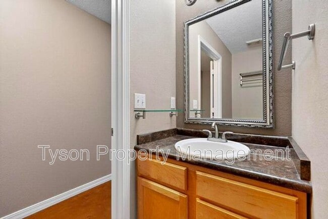 Building Photo - 11204 Miravista Pl SE