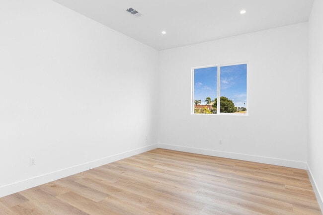 Building Photo - 603 N Harvard Blvd