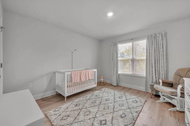 Building Photo - Three Bedroom Two and a half Bath In Hammock Oaks