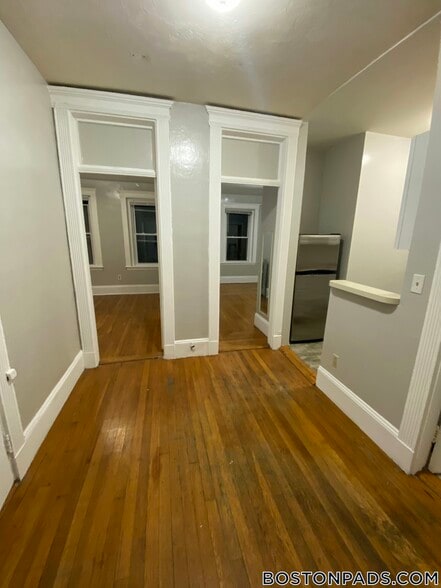 Building Photo - 463 Park Dr