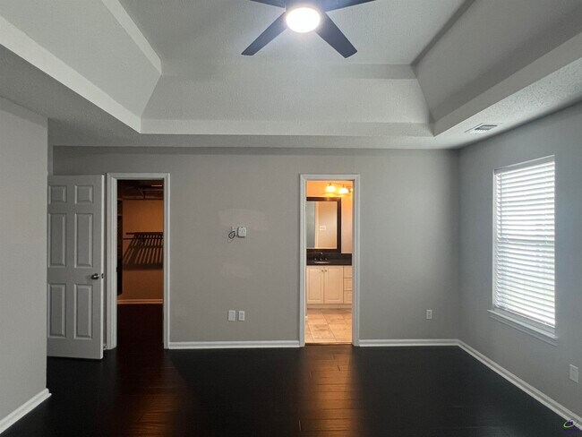Building Photo - 226 Golden Eagle Dr