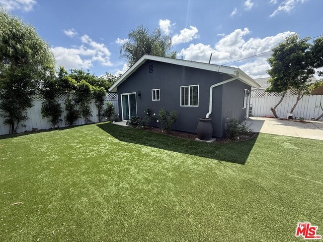 Building Photo - 7512 Jamieson Ave