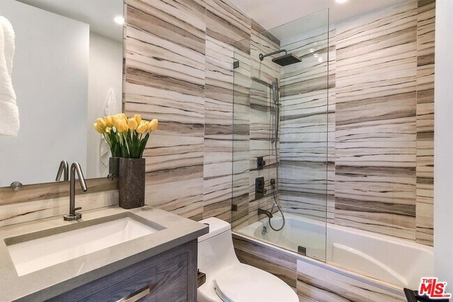 Building Photo - 1002 N Hudson Ave