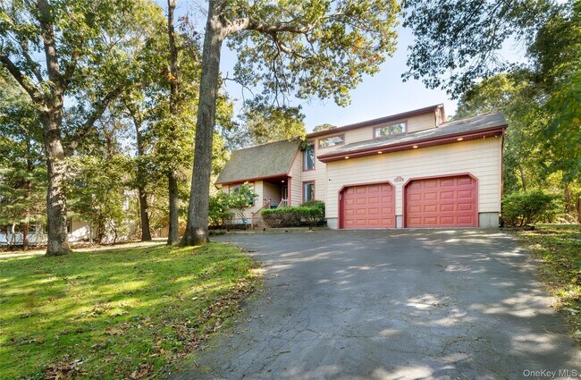 Primary Photo - 5 Bay Woods Dr