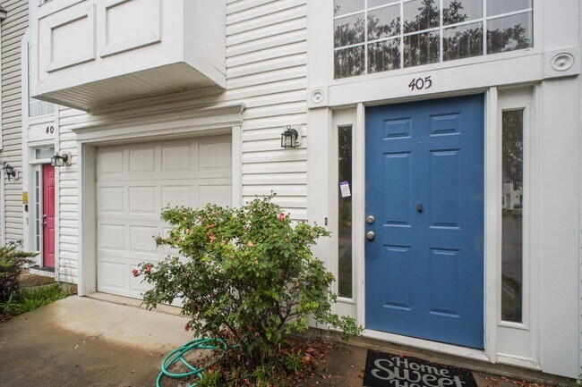 Building Photo - 405 Donelson Loop
