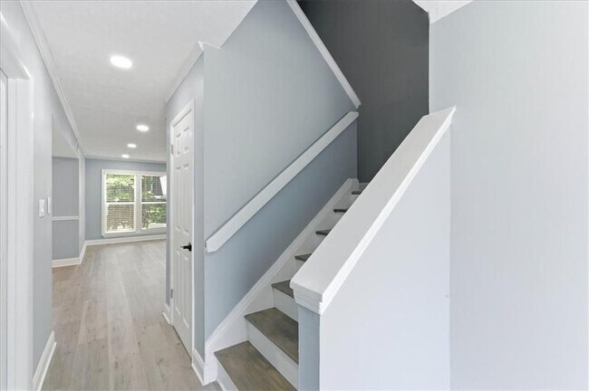 Building Photo - 2696 Greentree Dr SE