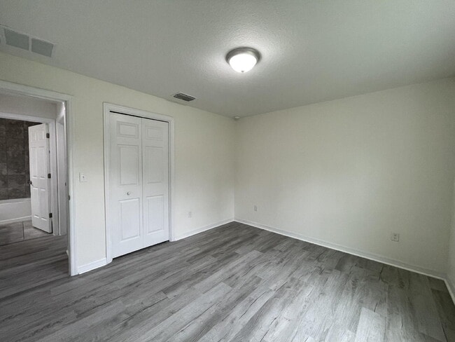 Building Photo - Move-In Ready! Beautiful 3BR/2BA with New Flooring & Fresh Paint