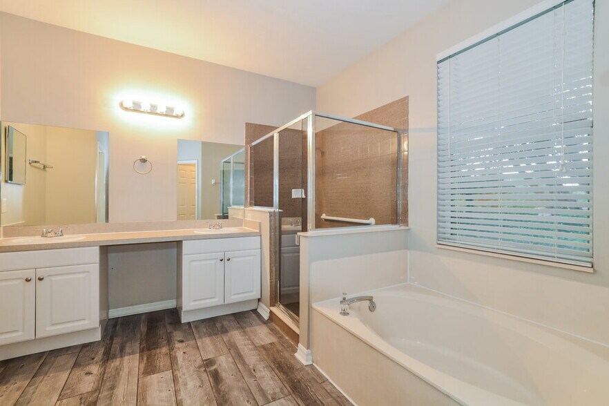 Building Photo - 1605 Golfside Village Ct