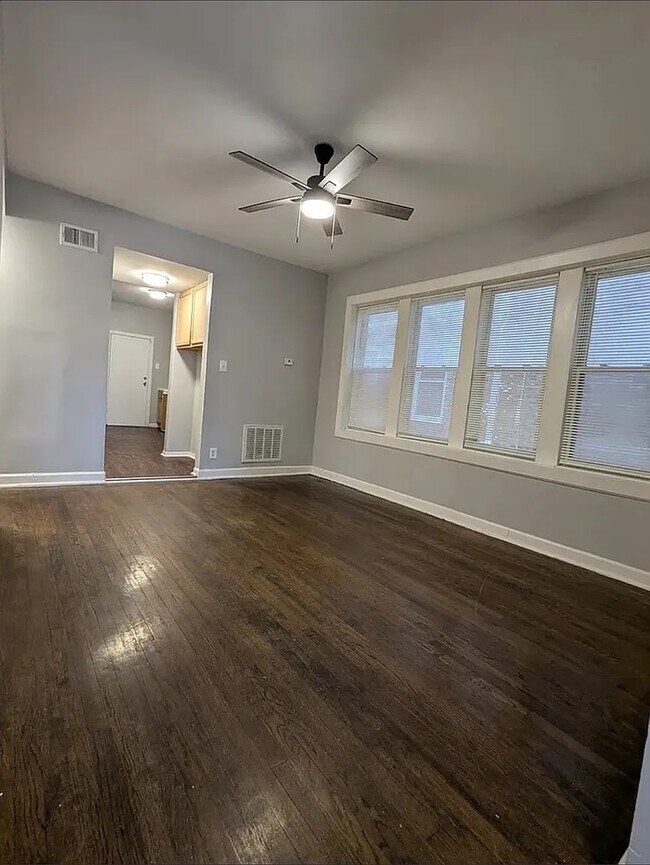 Building Photo - 7545 S May St