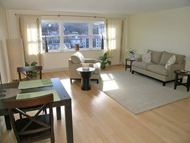 Building Photo - 1600 Beacon St