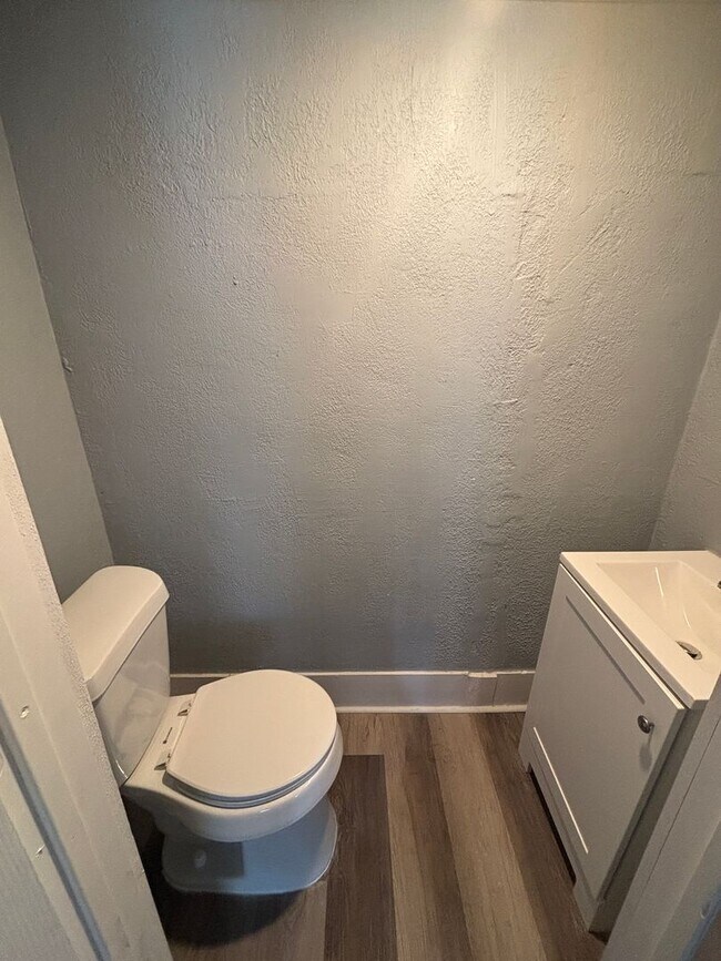 Building Photo - Updated 3 Bedroom Home in Akron!