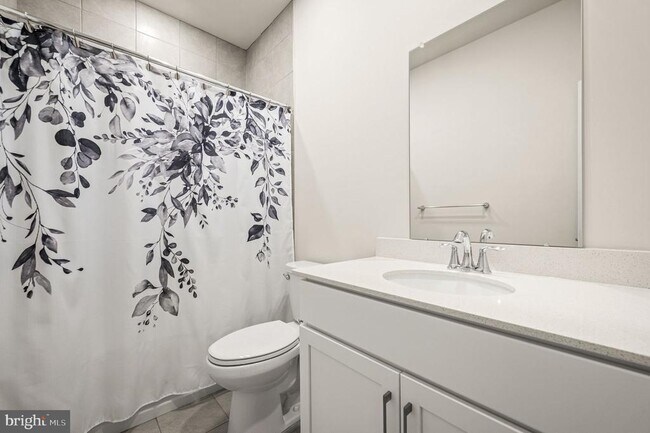 Building Photo - 127 Gaslight Aly