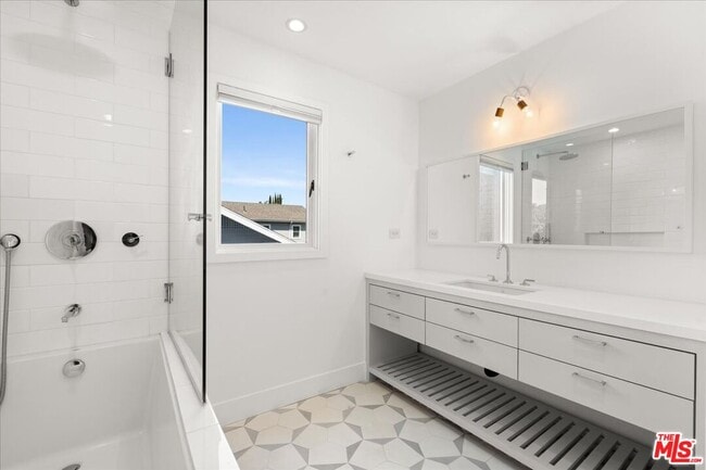 Building Photo - 4525 Melbourne Ave