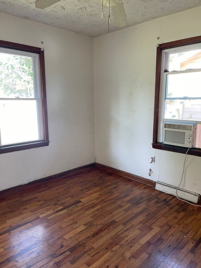 Building Photo - 2 BEDROOM 1 BATHROOM HOUSE FOR RENT