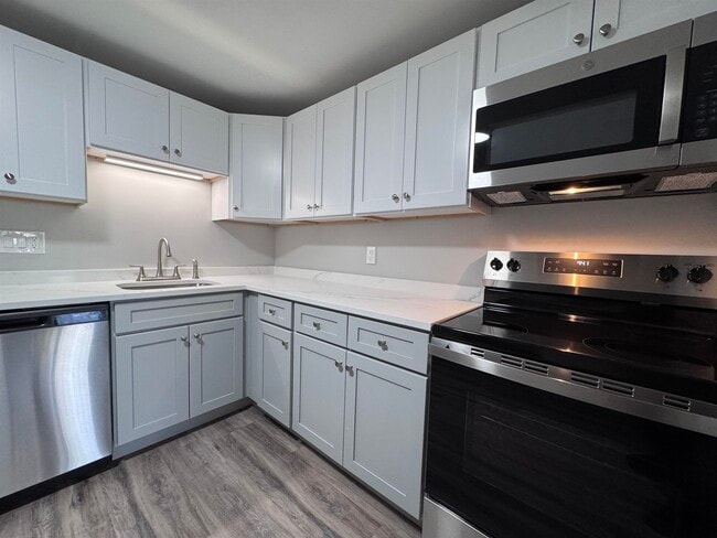 Building Photo - 95 Powers St