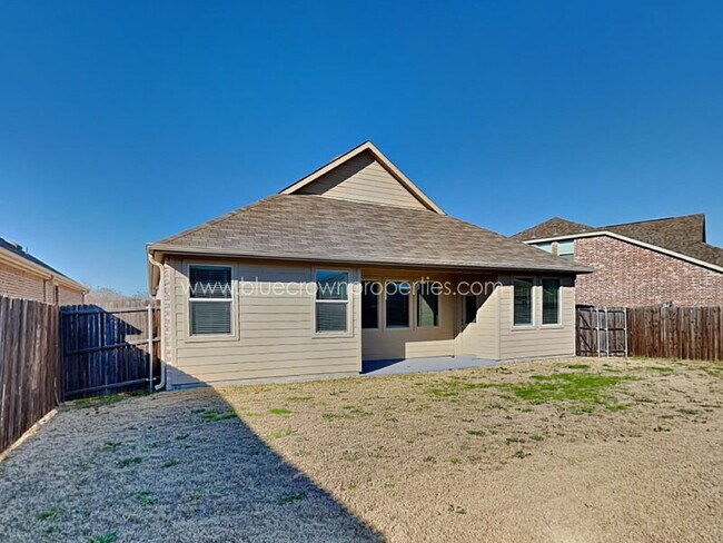 Building Photo - 4925 Woodloch Dr