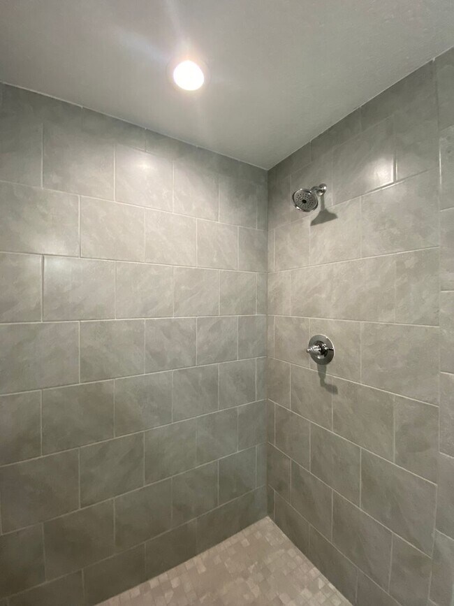 Building Photo - Custom Home - Desirable SW Dunnellon Neighborhood 3/2/2  Won't Last