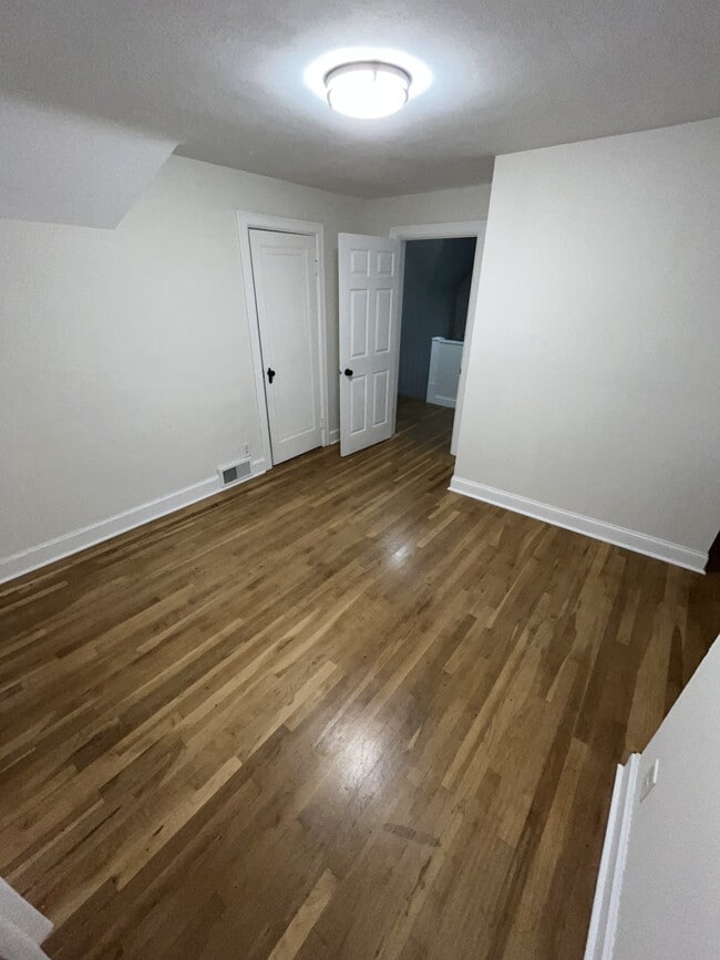 Building Photo - 1910 Hst W 10th St