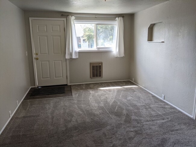 Building Photo - Nice 2-Bedroom, 1-Bath Corner Lot Home In Springfield!