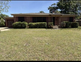 Building Photo - 211 Ariola Ave