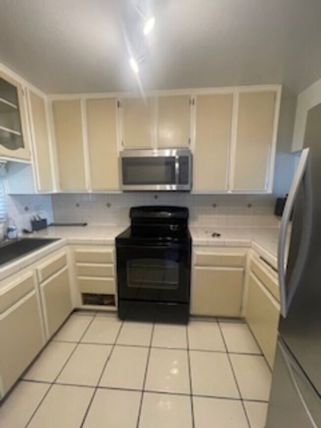 Building Photo - Charming condo near the Village in La Mesa