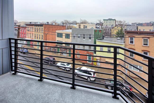 Primary Photo - 391 Palisade Ave