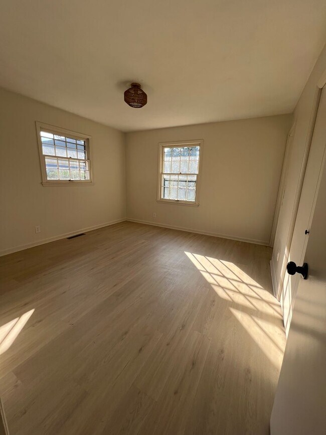 Building Photo - West Lafayette Home, Fenced Backyard, Attached 2 Car Garage, Stainless Appliances, Full Basement