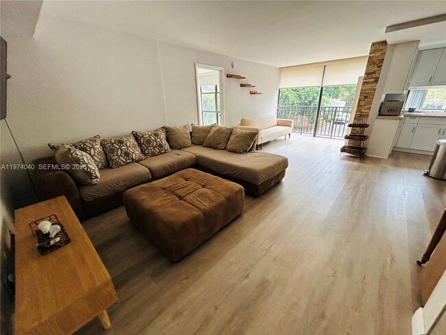 Building Photo - 17021 N Bay Rd