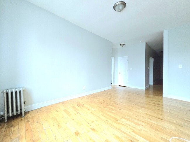 Building Photo - 184 Nagle Ave