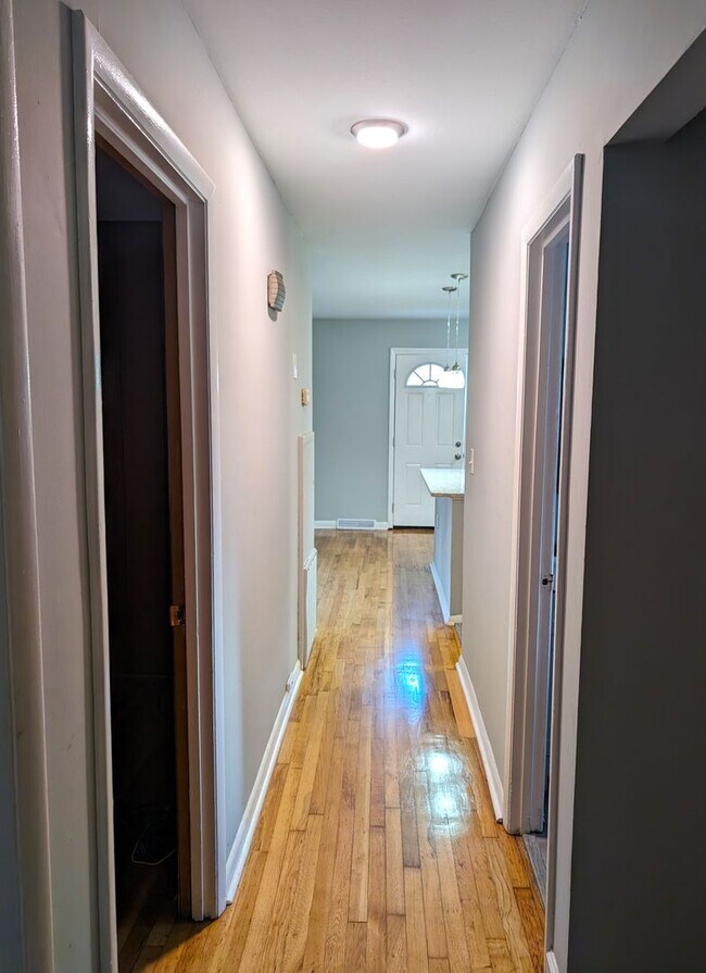 Building Photo - Minutes from UPTOWN! 4 Bedroom!  100% Remodeled!
