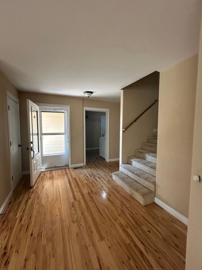 Building Photo - Columbia Falls 3 Bedroom Townhome!