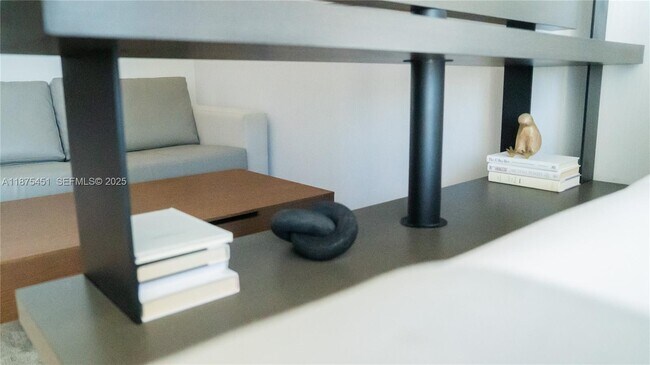 Building Photo - 398 NE 5th St