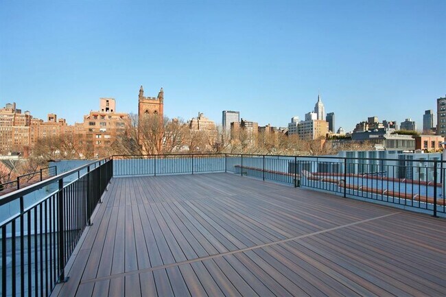 Building Photo - 422 W 20th St