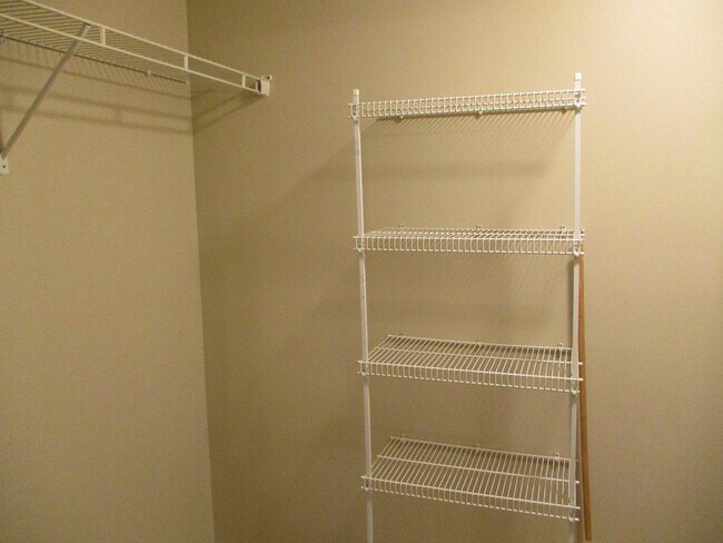 Building Photo - Townhome in Evans