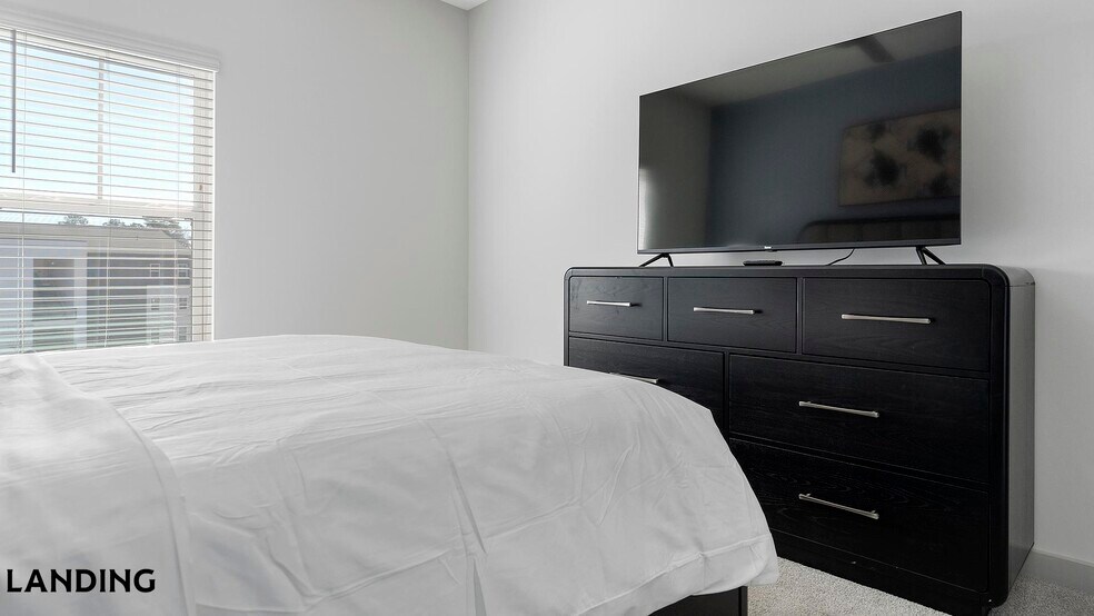 Building Photo - 6000 Front St