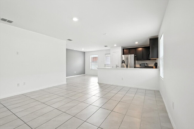 Building Photo - 1-story, 3 Bedrooms, 2 Bathrooms. Master's bedroom with ensuite bathroom and roomy walk-in closet