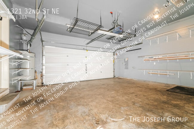 Building Photo - 1321 32nd St NE