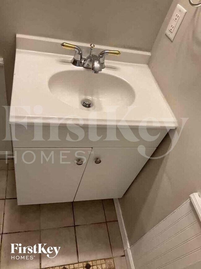 Building Photo - 3526 N Faculty Dr