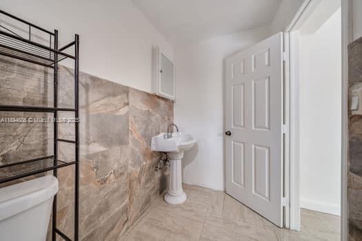 Building Photo - 1350 NE 149th St