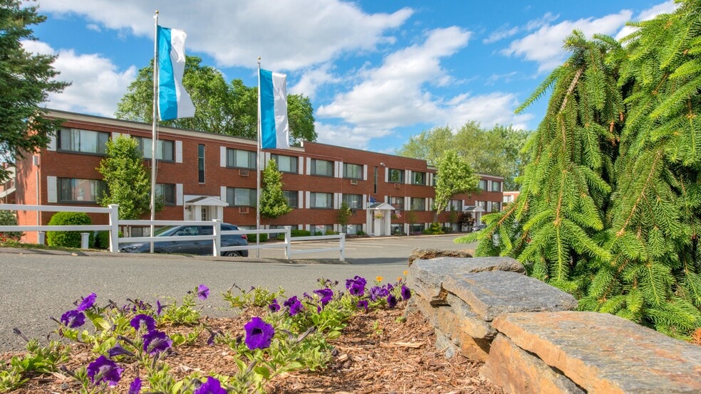 Surrounded by lush greenery and thoughtfully designed landscaping, Country Manor Apartments provides a picturesque place to call home. - Country Manor