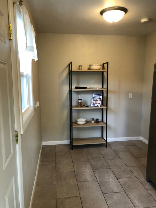 Building Photo - 1607 Plymouth Ave