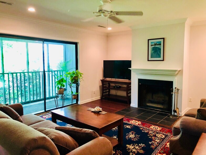 Building Photo - 1134 Village Creek Ln