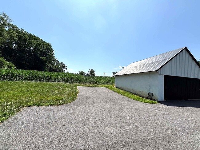 Building Photo - Charming Rental in Honey Brook, PA