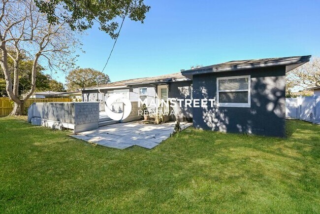 Building Photo - 3 Bedroom Pet-Friendly Home in St Petersburg, FL with Main Street Renewal