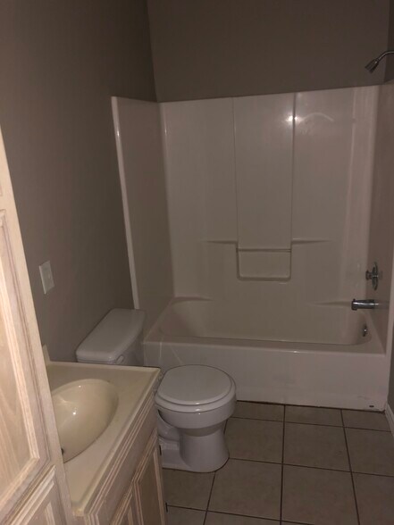 Full Bath Upstairs - 717 Sonesta Dr